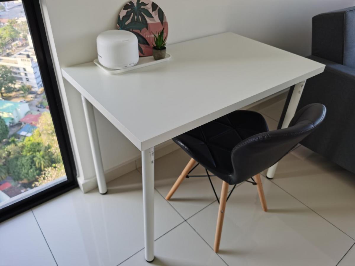 Beacon Exec Suites# Msg Chair#Disney Hotstar Джорджтаун Экстерьер фото